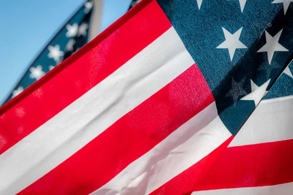 Närbild Amerikansk Flagga Blåser Vinden Utomhus — Stockfoto