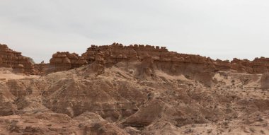 Utah 'taki Goblin Vadisi Eyalet Parkı' nda dağ panoramisi