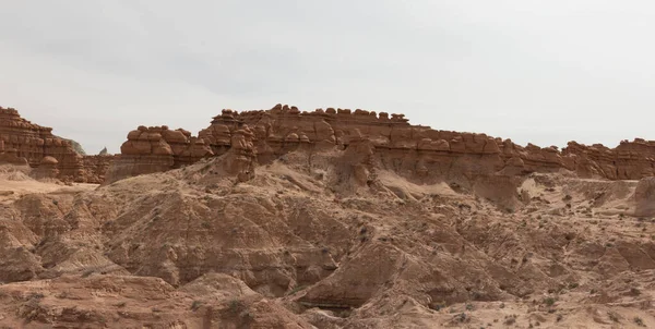 Utah 'taki Goblin Vadisi Eyalet Parkı' nda dağ panoramisi