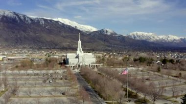 Drone Hava Aracı, LDS Timpanogos Dağı Tapınağında Yükseliyor