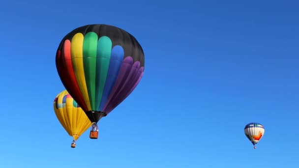Horkovzdušné Balónky Plovoucí Obloze — Stock video