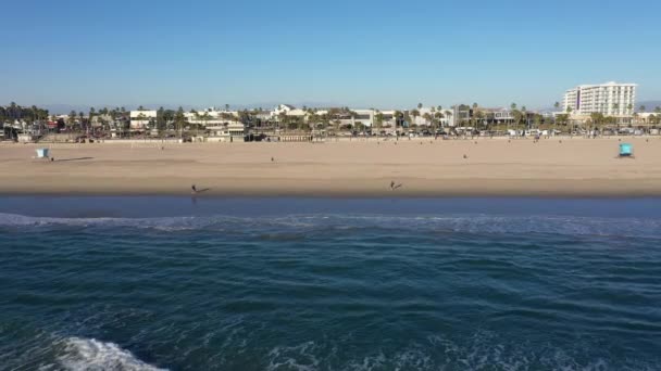 Drone Aerial Hovering Pacific Ocean Huntington Beach California Facing Beach — Stockvideo