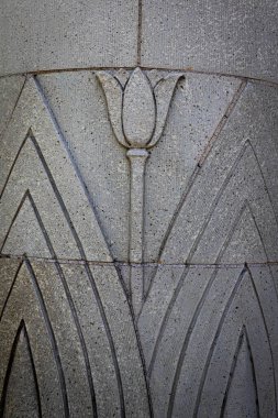 Mason Tapınağı sütununa granit oyulmuş bitki süslemesi