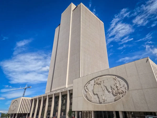 Son Gün Azizleri 'nin İsa Kilisesi' nin dışındaki ofis binası.