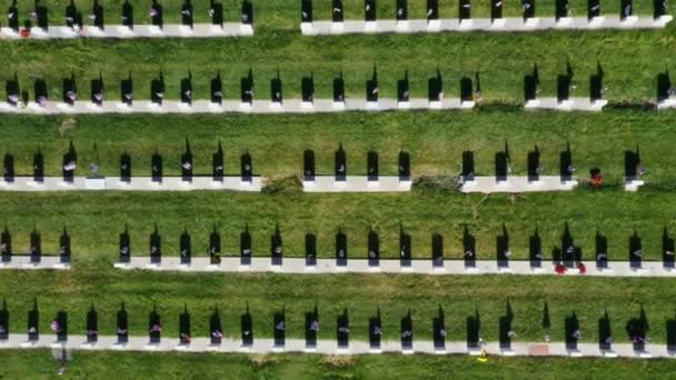 Drone Aerial Looking Directly Descending Headstone American Flag — Wideo stockowe