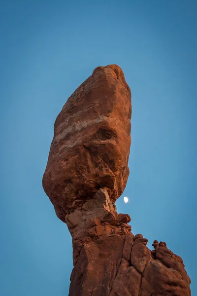 Närbild Balanserad Rock Vid Arches National Park Utah — Stockfoto