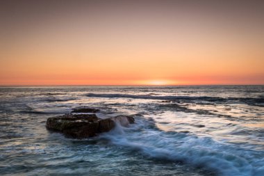 Kaliforniya sahilinde gün batımı