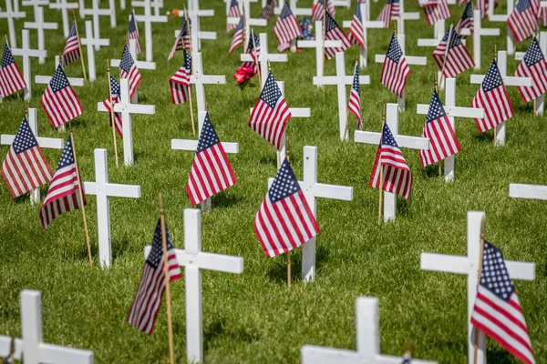 Marcadores Tumbas Militares Decorados Con Banderas Estadounidenses Para Día Los — Foto de Stock