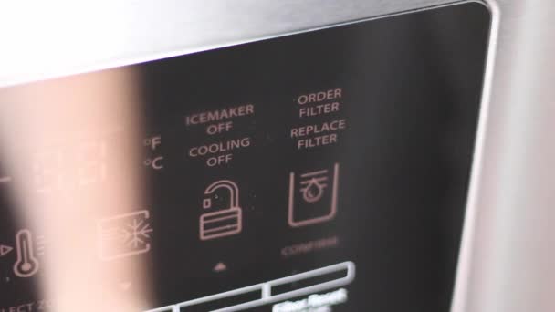 Замінити Світло Фільтра Дозаторі Води Холодильника — стокове відео