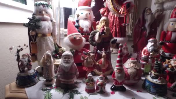 Camera Pans Display Man Santa Clause Figurines Statues — Stockvideo