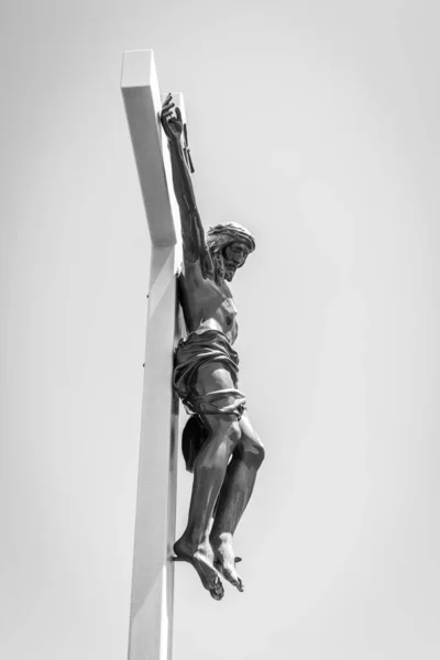 Black White Image Statue Cemetery Jesus Christ Hanging Cross —  Fotos de Stock