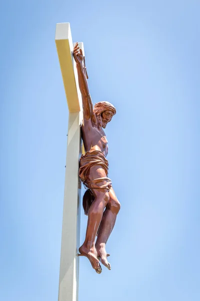 Gold Colored Statue Cemetery Jesus Christ Hanging Cross —  Fotos de Stock