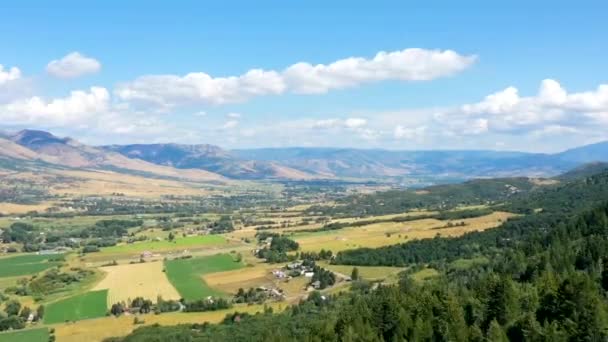 Çiftçilik Kasabasında Hava Dronu Hızı Hızlandı — Stok video