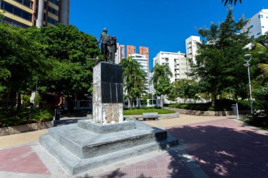 Barranquilla, Atlantico, Kolombiya. 15 Ocak 2022: Washington Park 'taki mavi gökyüzü anıtı.