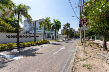 Barranquilla, Atlantico, Kolombiya. 15 Ocak 2022: Şehrin mimari ve trafik manzarası.
