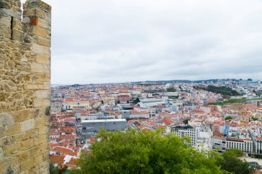 Lisboa, Portekiz. 9 Nisan 2022: Şehirdeki mahallelerin panoramik ve kentsel manzarası. 