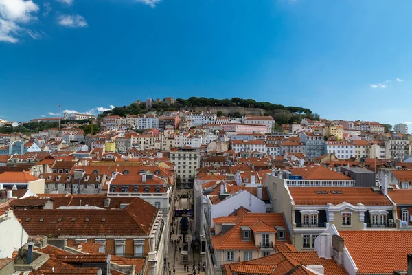 Lisboa Portugalia Kwietnia 2022 Dzielnica Alfama Letnie Popołudnie Zamek San — Zdjęcie stockowe