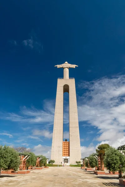 Лиссабон Португалия Апреля 2022 Храм Христа Царя Голубое Небо — стоковое фото