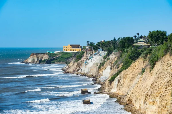 Barranquilla, Atlantico, Kolombiya. 30 Temmuz 2022, San Antonio de Salgar Şatosu deniz ve mavi gökyüzü..