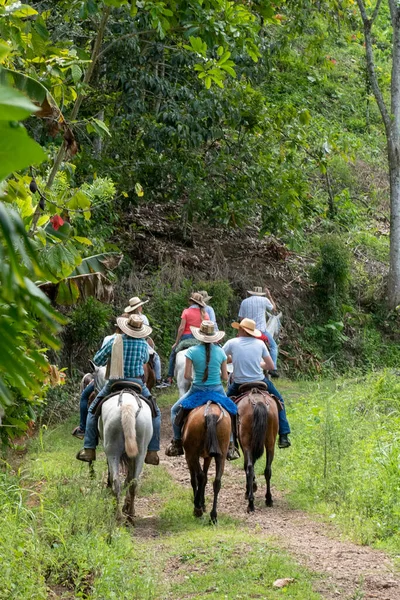 Tamesis Antioquia Colômbia Julho 2018 Grupo Pessoas Montando Cavalo Montanha — Fotografia de Stock