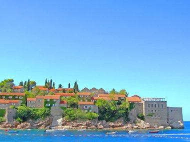 Sveti stefan, küçük adacık ve beldesinde Karadağ. Balkanlar, Adriyatik Denizi, Avrupa. Güzellik dünya