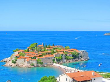 Sveti stefan, küçük adacık ve beldesinde Karadağ. Balkanlar, Adriyatik Denizi, Avrupa. Güzellik dünya