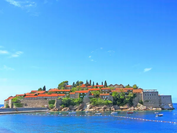 Sveti stefan, küçük adacık ve beldesinde Karadağ. Balkanlar, Adriyatik Denizi, Avrupa. Güzellik dünya