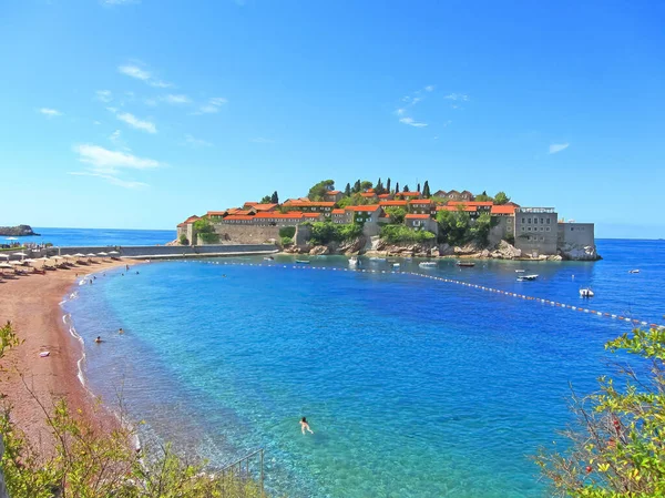 Sveti stefan, küçük adacık ve beldesinde Karadağ. Balkanlar, Adriyatik Denizi, Avrupa. Güzellik dünya