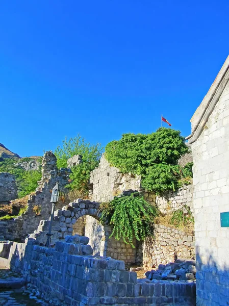 Ruins Ancient Fortress Old Thick Stone Walls European Fortress Overgrown — стокове фото