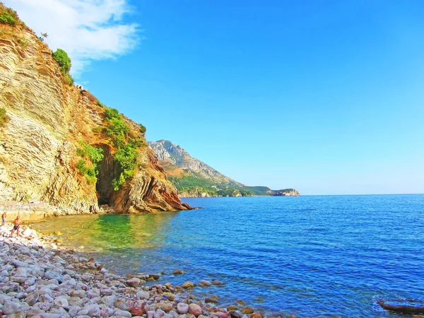Pobřeží Černé Hoře Skalnaté Pobřeží Plážemi Jaderského Moře Slunečného Dne — Stock fotografie