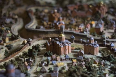 Kiev, Ukrayna 11 Eylül 2022 Eski Kiev 'in yeniden inşası. Eski şehir Kiev Ukrayna 'nın minyatür evleri ve kiliseleri. St. Michael Manastırı