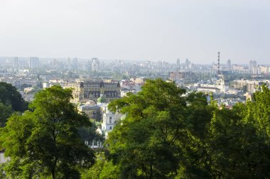 Kyiv, Ukrayna - 11 Eylül 2022: Podil Vozdvizhenka Mahallesi 'ndeki Kiev şehrinin eski modern tarihi renkli sokak binaları