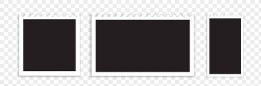 Gerçekçi Polaroid fotoğraf çerçevesi modeli. Alfa arka planında izole edilmiş çerçeveli vintage fotoğraf. Boş retro resim.