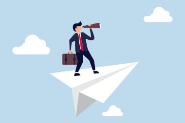 Fırsat ya da strateji görmek için iş vizyonu, teleskopla ileriye bakan yüksek kağıt uçakla uçan iş adamı lideri.