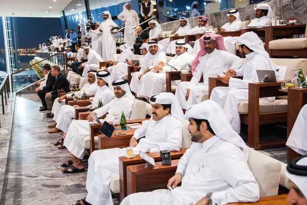 Doha, Katar - 11 Nisan 2016: Katar Altın Kılıç Yarışı Festivali 2016, Binicilik Kulübü Al Rayyan Yarış Parkı.