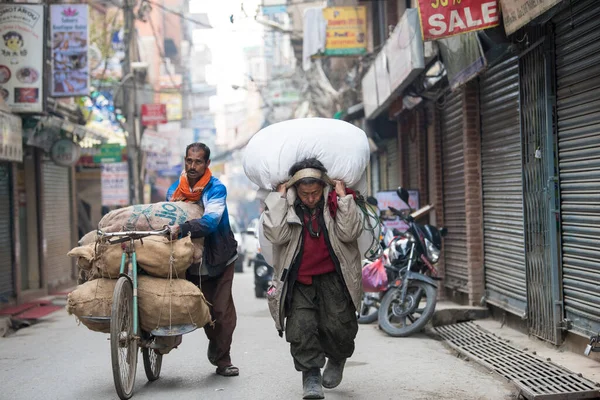 Katmandu Nepal April 2019 Gatuvy Över Lokalbefolkningen Olika Dagliga Aktiviteter — Stockfoto