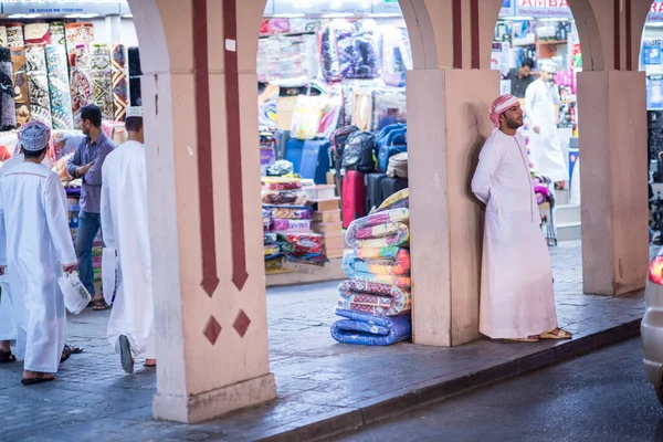 Mascate Omã Março 2019 Visões Noturnas Das Ruas Lojas Pessoas — Fotografia de Stock