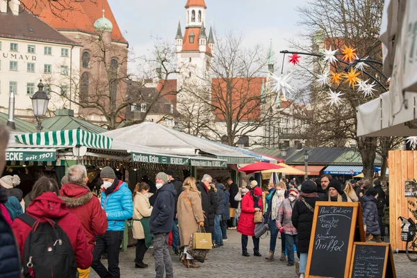 Münih Almanya Aralık 2021 Münih Viktualienmarkt Üzerine Noel Dekorasyonu Sunan — Stok fotoğraf
