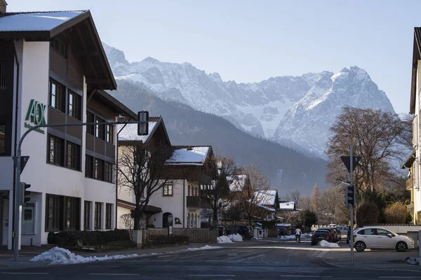 Garmisch Partenkirchen Německo Prosince 2021 Pohled Ulici Garmisch Partenkirchen Slunečného — Stock fotografie