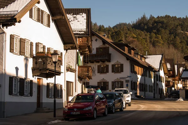 Garmisch Partenkirchen Německo Prosince 2021 Pohled Ulici Garmisch Partenkirchen Slunečného — Stock fotografie