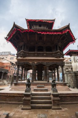 Katmandu, Nepal - 20 Mart 2022: Patan Durbar Meydanı Lalitpur şehrinin merkezinde yer almaktadır. Patan bilinen en eski Budist kentidir. Hinduizm ve Budizm 'in merkezidir..