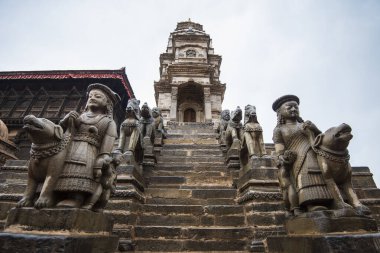 Katmandu, Nepal - 20 Mart 2022: Patan Durbar Meydanı Lalitpur şehrinin merkezinde yer almaktadır. Patan bilinen en eski Budist kentidir. Hinduizm ve Budizm 'in merkezidir..