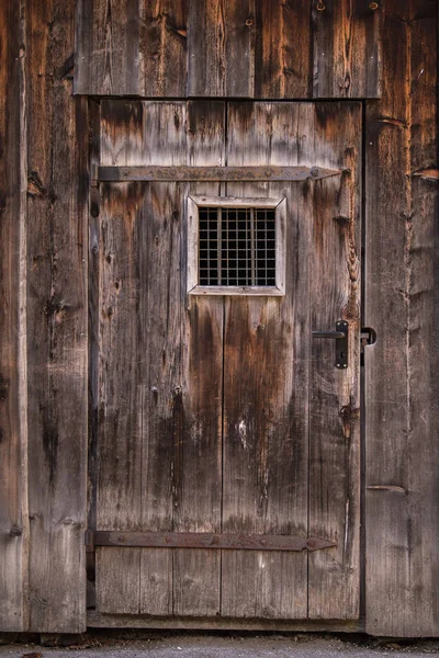 旧装飾メインエントランス木製のドア — ストック写真