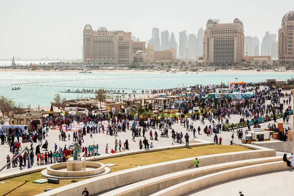 Doha, Katar-14 Şubat 2016: Katara 'da kültür çeşitliliği festivali Katar Ulusal Sporunu kutlamak için.