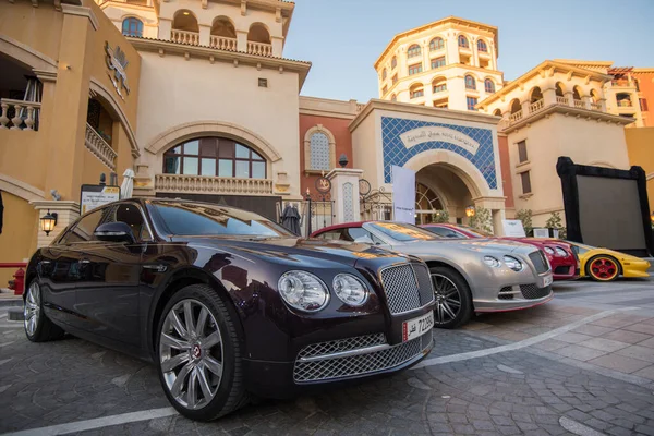 Doha, Katar-Şubat 01.2020: Katar takımı tarafından yapay Pearl Adası 'nda 
