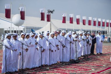 Doha, Katar, 18 Aralık 2017. Katar Ulusal Günü 'nü kutlamak için geleneksel bedevi müziği.