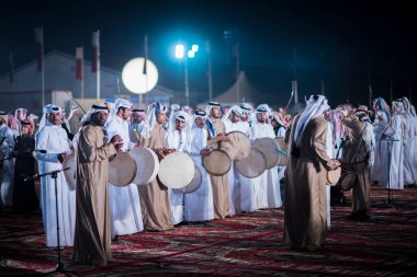 Doha, Katar, 18 Aralık 2017. Katar Ulusal Günü 'nü kutlamak için geleneksel bedevi müziği.