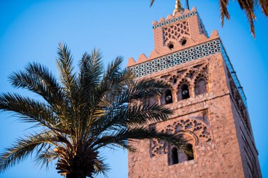 Marakeş, Fas - 28 Şubat 2018: Marakeş 'in eski Medine bölgesinin mimarisi.