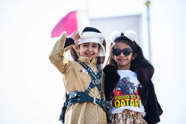 Doha Qatar Diciembre 2019 Niños Qataríes Vestidos Con Ropa Tradicional —  Fotos de Stock
