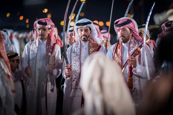 Doha Qatar December 2017 Traditional Bedouin Sword Dancing Celebration Qatar — Fotografia de Stock